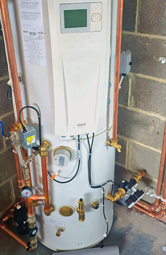 https://claremonthotwater.com.au/uploads/2025/06/gas-hot-water-system-13675.jpg