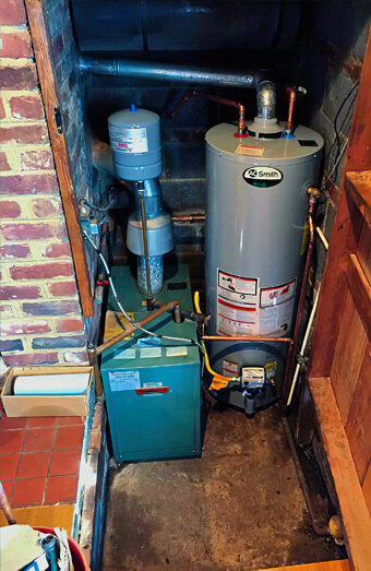 https://claremonthotwater.com.au/uploads/2025/06/gas-hot-water-system-50310.jpg