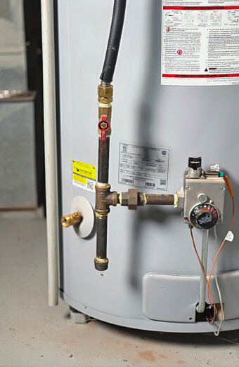 https://claremonthotwater.com.au/uploads/2025/06/gas-hot-water-system-65811.jpg