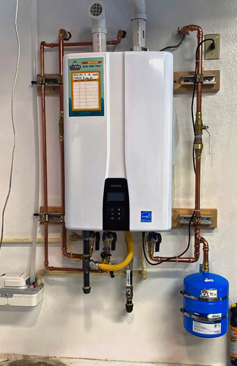 https://claremonthotwater.com.au/uploads/2025/06/hot-water-33549.jpg