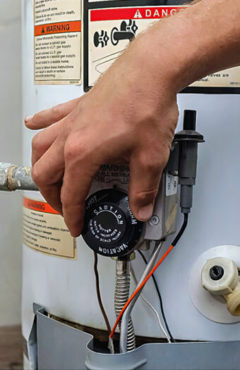 https://claremonthotwater.com.au/uploads/2025/06/hot-water-servicing-68760.jpg